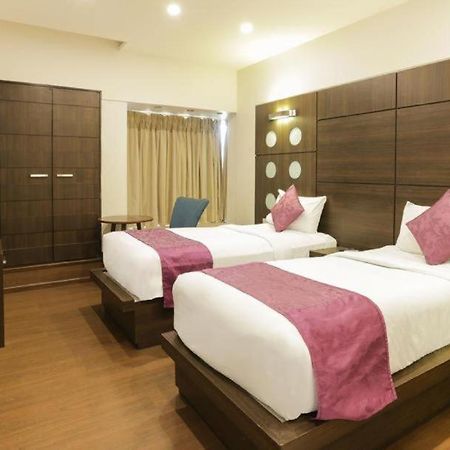 Hotel Green Plaza At Airport New Delhi Exterior photo