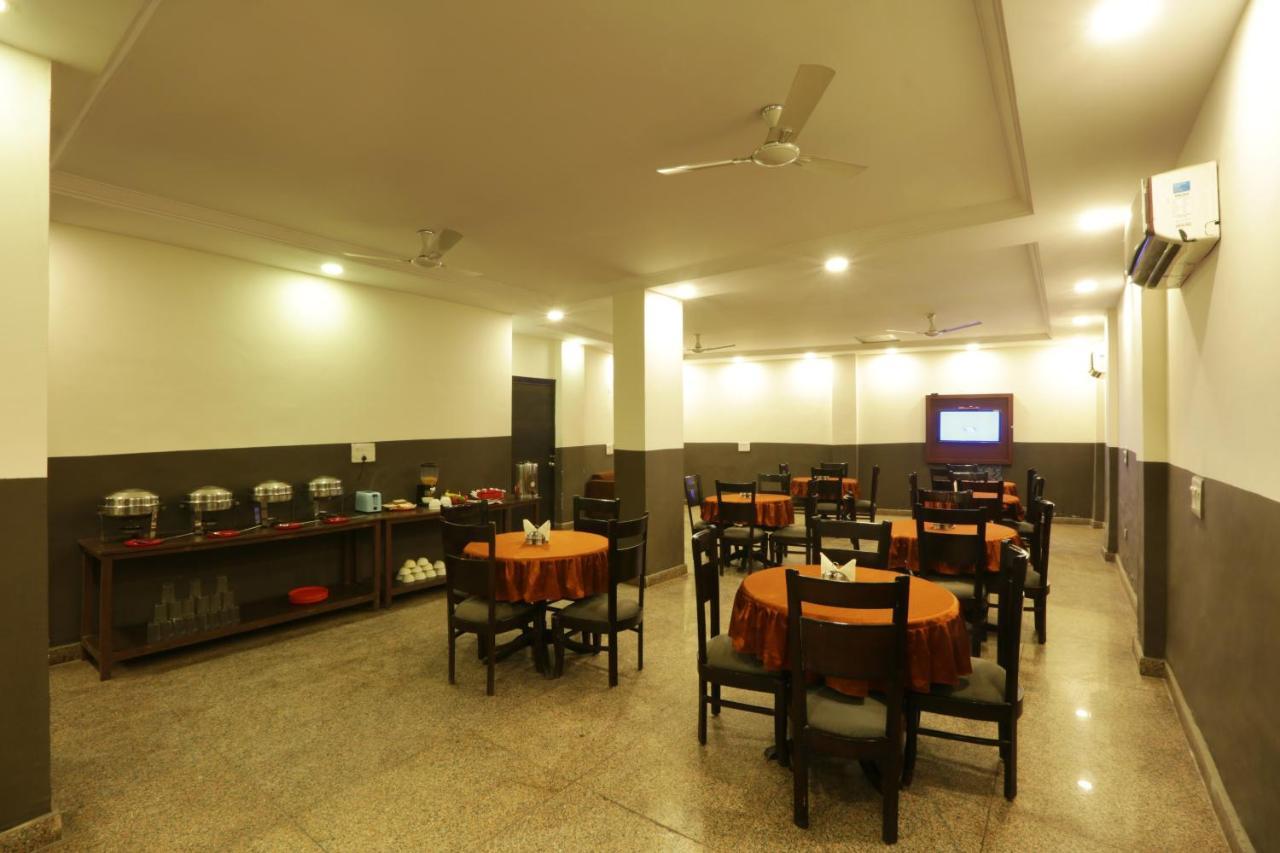 Hotel Green Plaza At Airport New Delhi Exterior photo