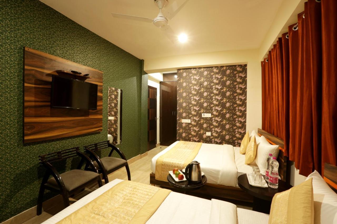 Hotel Green Plaza At Airport New Delhi Exterior photo